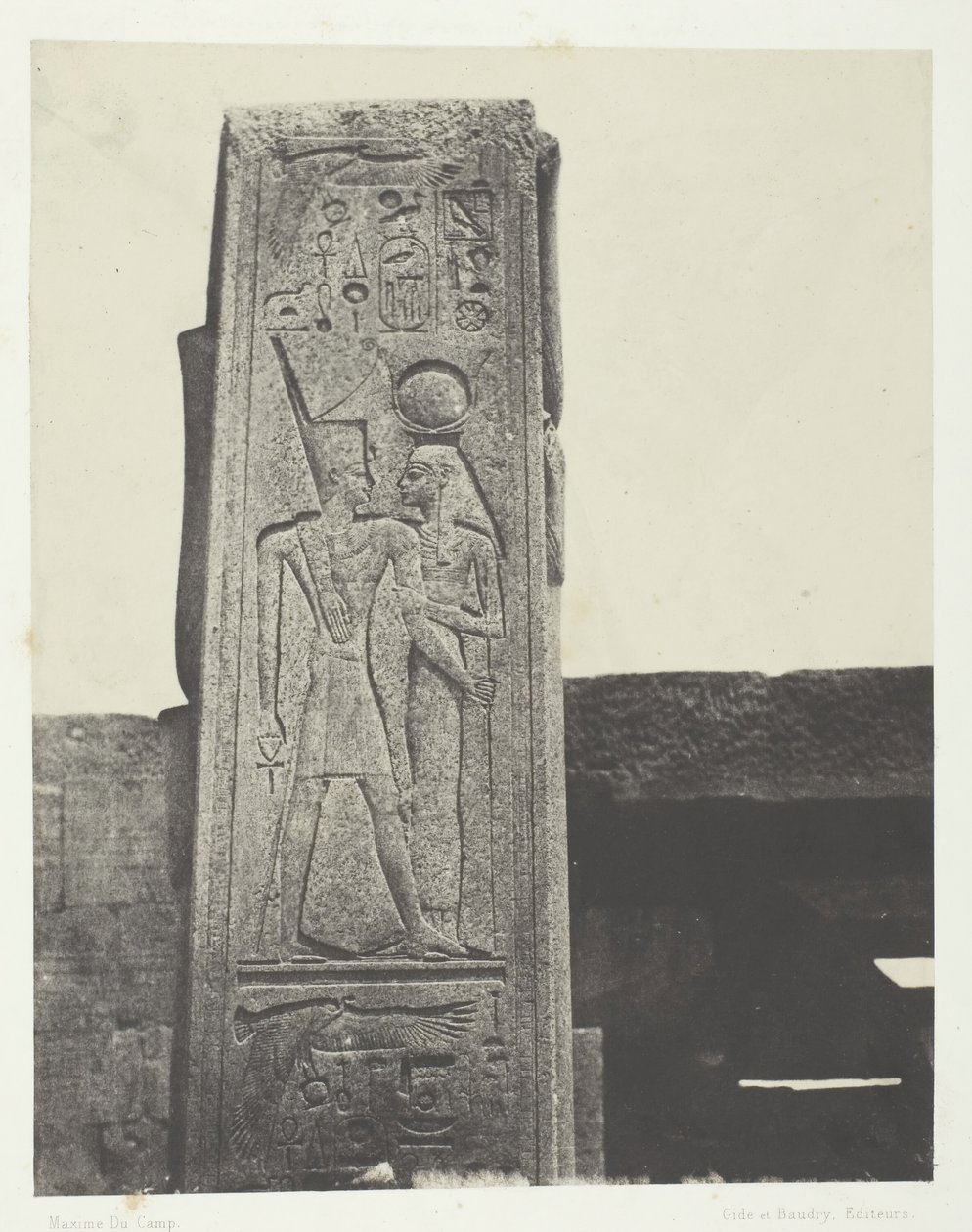 Pałac Karnak, filar przed sanktuarium granitowym, Teby, 184951, druk 1852. autorstwa Maxime Du Camp