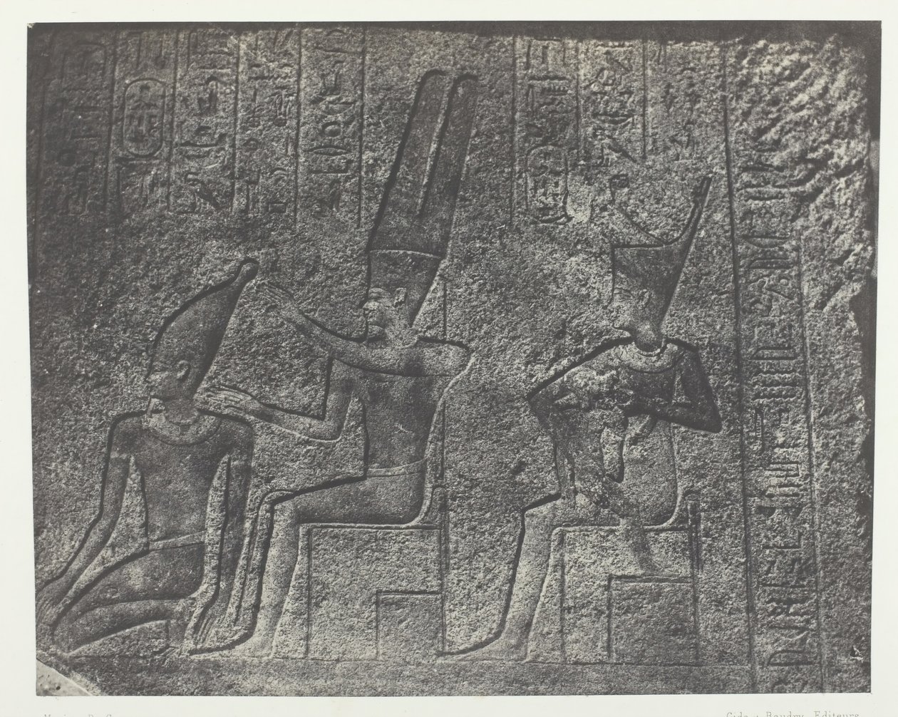 Pałac Karnak, Zewnętrzne rzeźby sanktuarium granitowego, Teby, 184951, druk 1852. autorstwa Maxime Du Camp