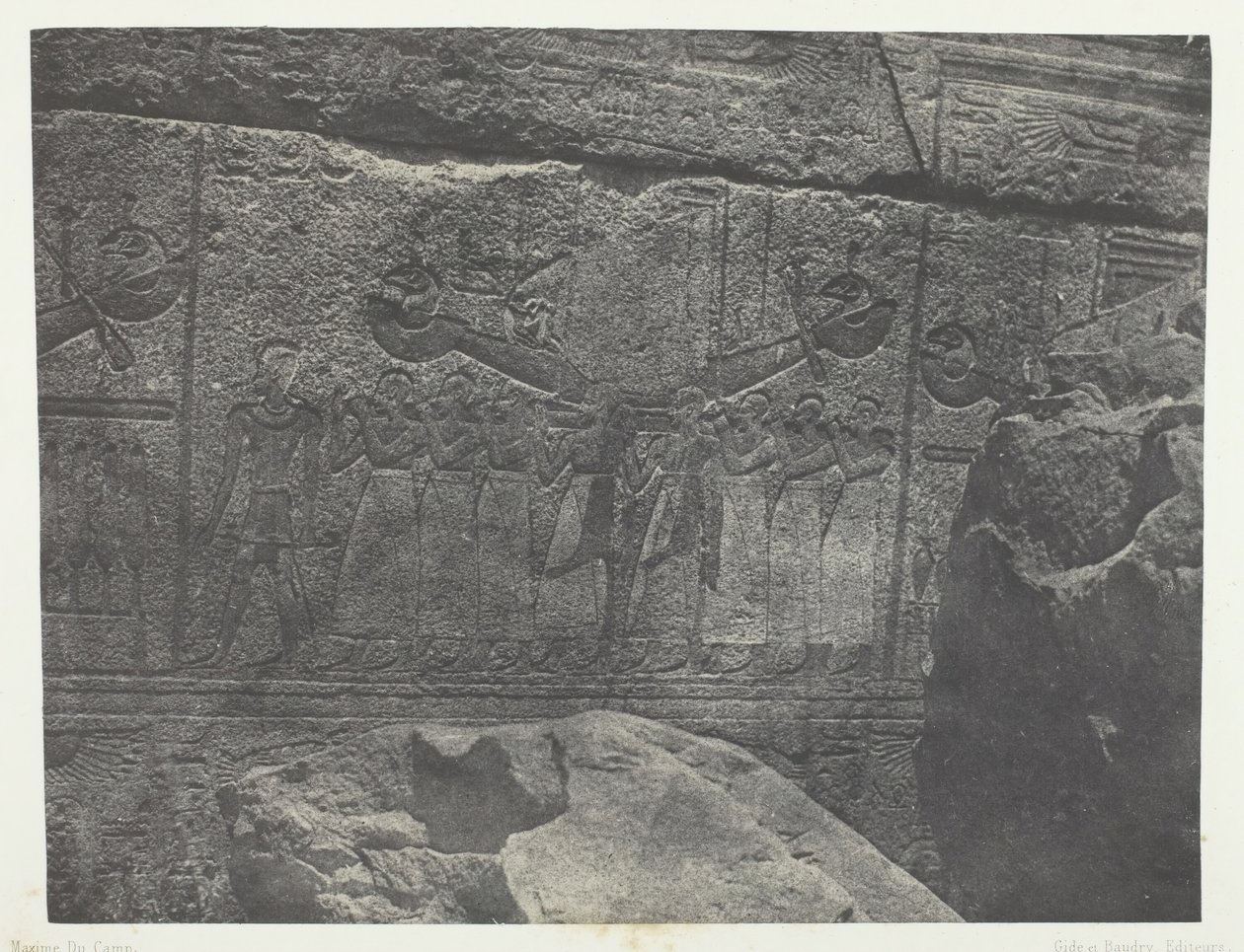Pałac Karnak, Zewnętrzne rzeźby sanktuarium granitowego, Teby, 184951, druk 1852. autorstwa Maxime Du Camp