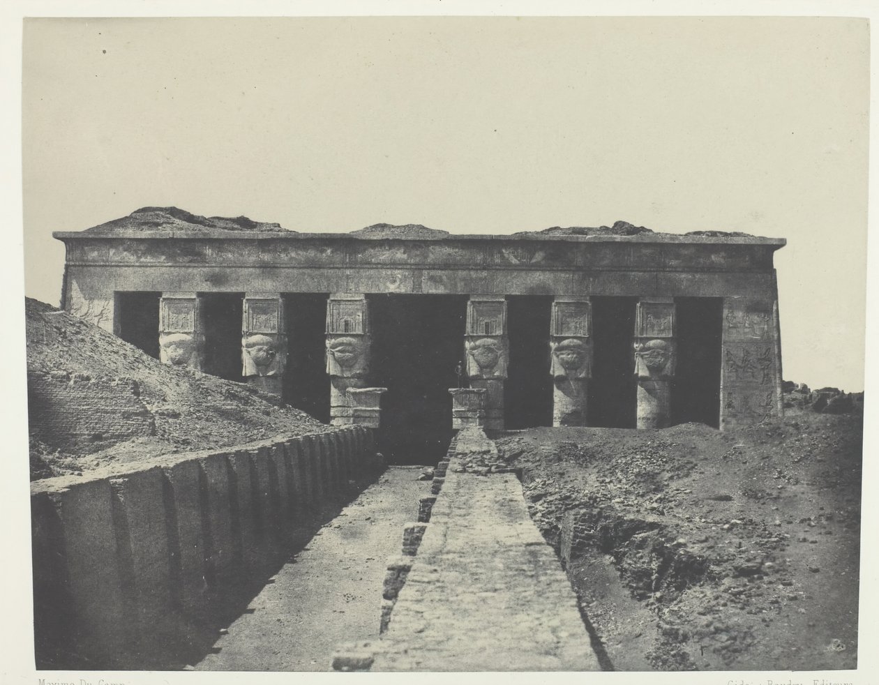 Widok ogólny, Wielka Świątynia Dendera Teutyres, Górny Egipt, 184951, wydrukowany 1852. autorstwa Maxime Du Camp