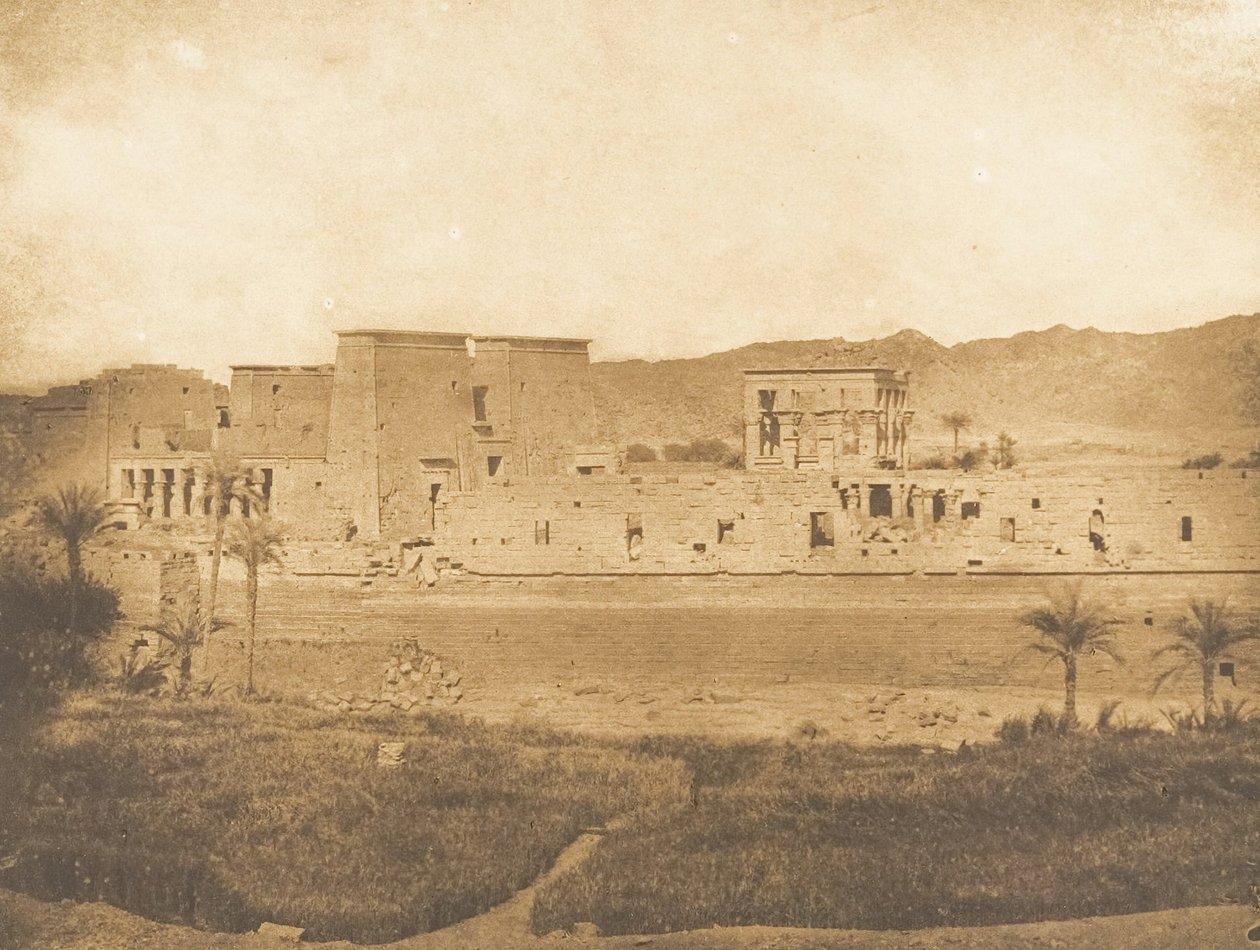 Ogólny widok wyspy Philae, zaczerpnięty z wyspy West Begueh, 1849-50. autorstwa Maxime Du Camp