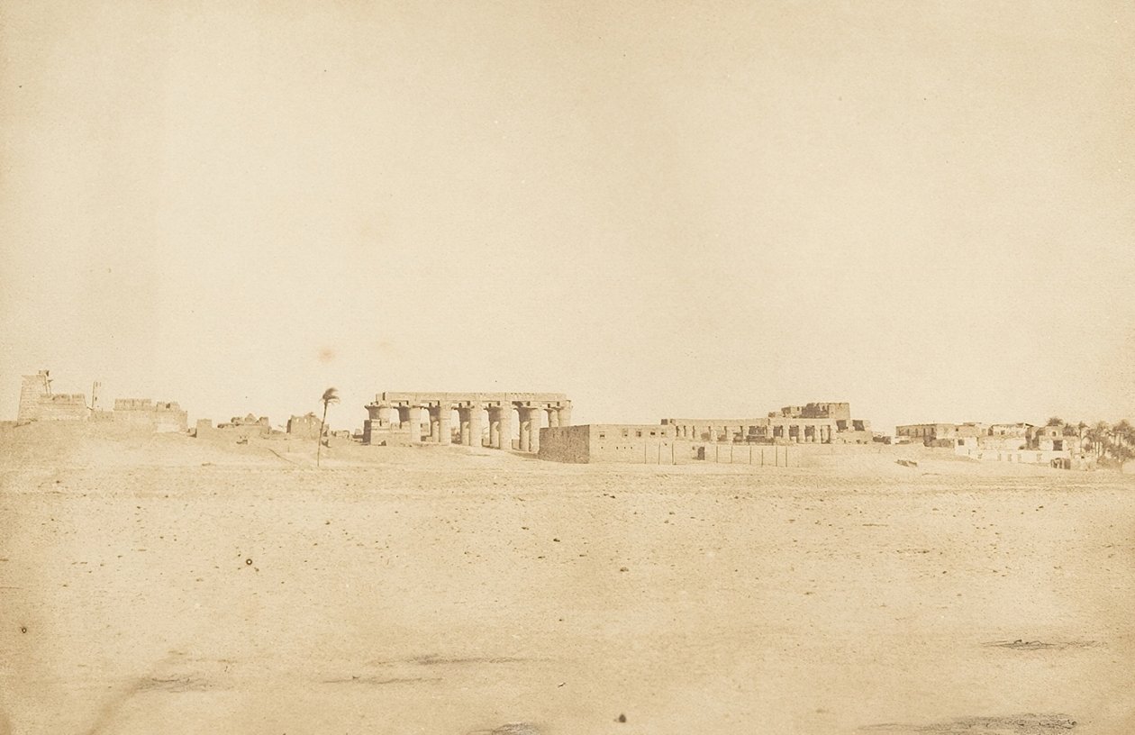 Widok ogólny ruin Luksoru, zaczerpnięty z Teb Zachodnich, 1849-50. autorstwa Maxime Du Camp
