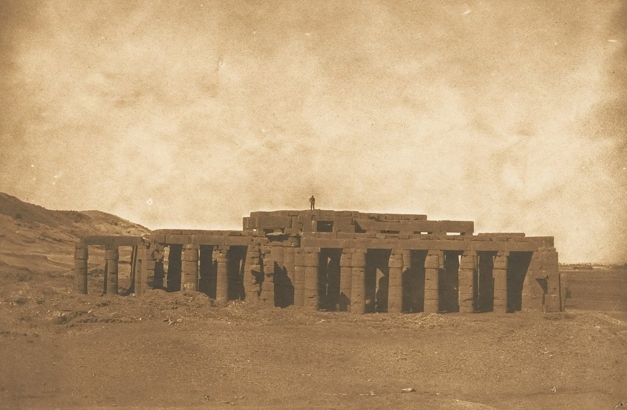Widok ogólny ruin Ramesseum, Grobowiec Osymandyjski w Tebach, 1849-50. autorstwa Maxime Du Camp