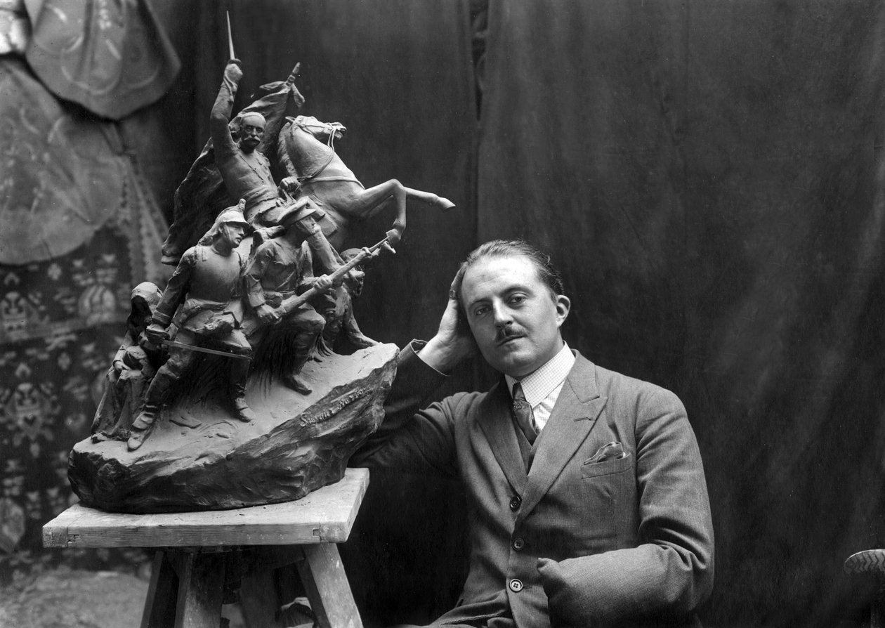 Maxime Real Del Sarte (1888-1954), rzeźbiarz, niepełnosprawny weteran wojenny z rzeźbą Edwarda VII w Biarritz autorstwa Maxime Real del Sarte