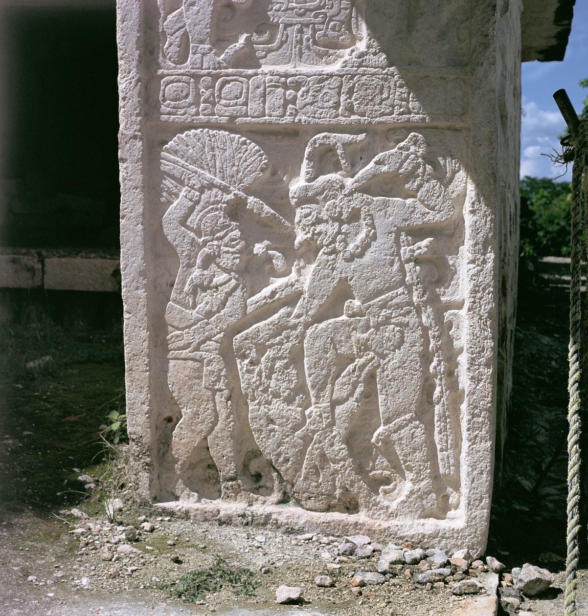 Rzeźbione nadproże z tyłu świątyni Masek, późny okres klasyczny (600-900 ne) autorstwa Mayan