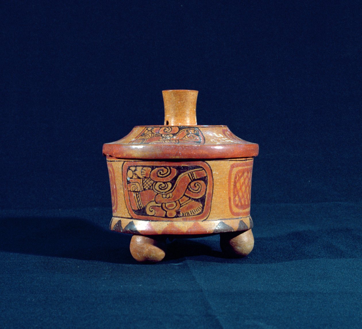Naczynie pogrzebowe z wpływami Teotihuacan, z Peten, Gwatemala, Ameryka Środkowa, Wczesny Okres Klasyczny (ok. 300-600 n.e.) (ceramika) autorstwa Mayan