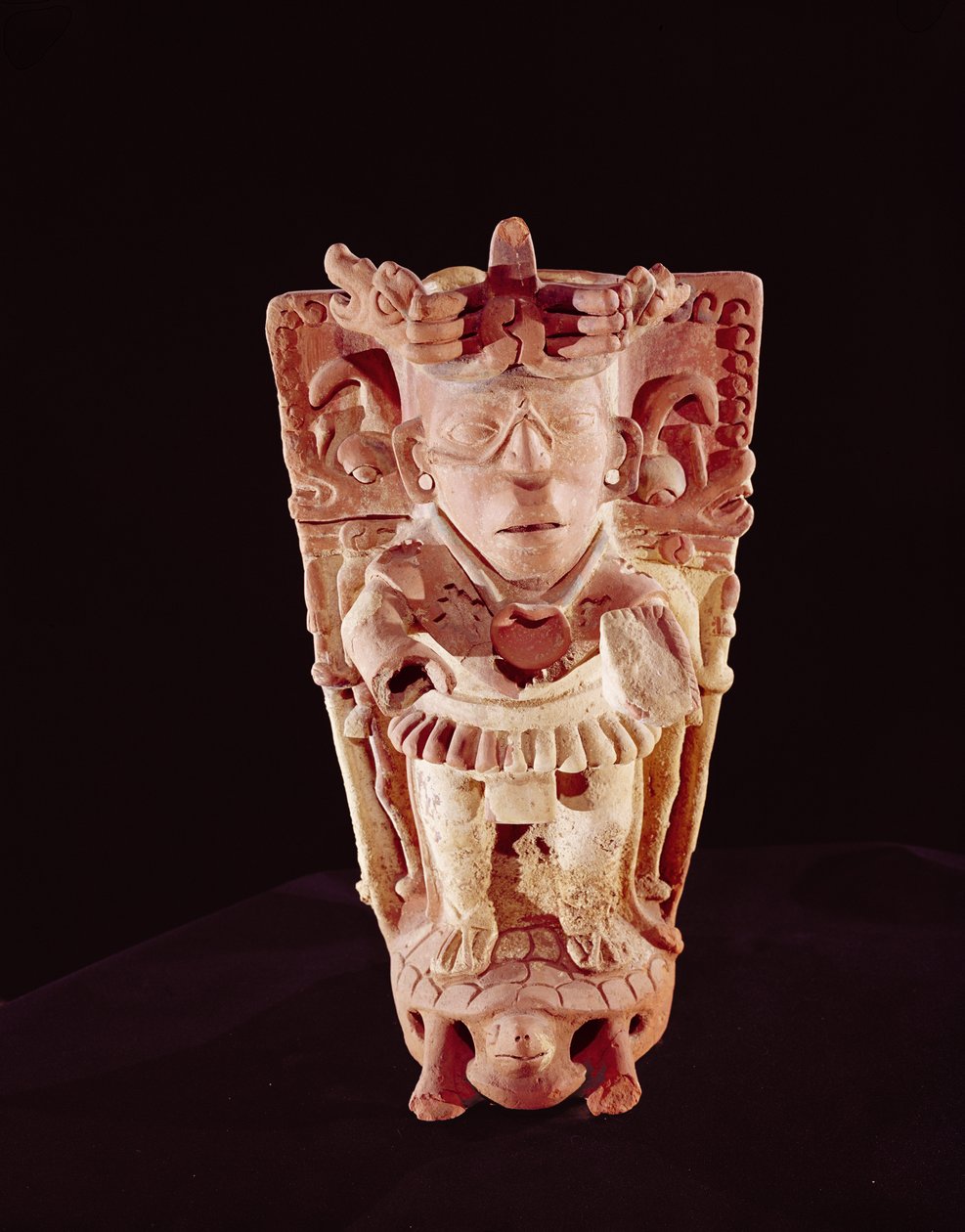 Człowiek stojący na żółwiu, "Stwórca Świata" (ceramika) autorstwa Mayan