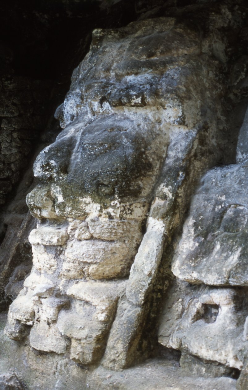 Maska na piramidzie, 200 pne autorstwa Mayan