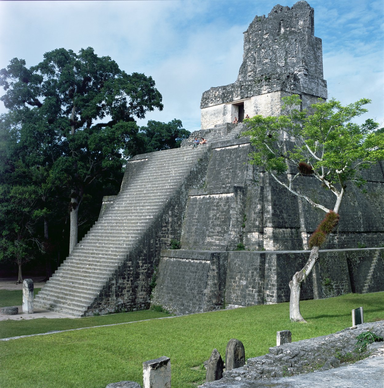 Świątynia 2, późny okres klasyczny (600-900 ne) autorstwa Mayan