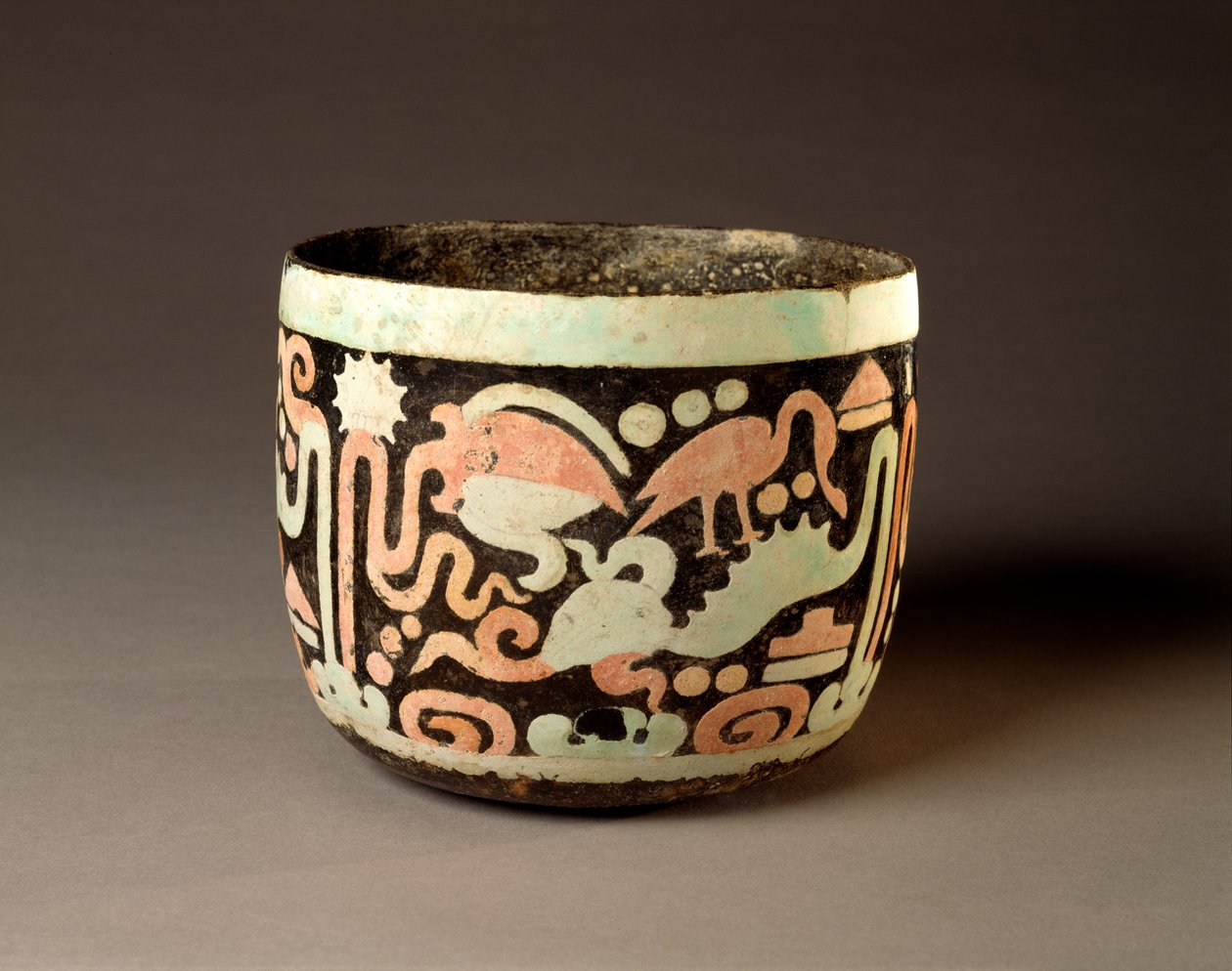 Miska ze sceną wodną, Gwatemala, Middle Classic, 500-700 (ceramiczna z malowanym stiukiem) autorstwa Mayan