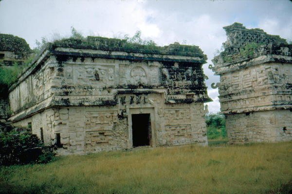 Klasztor i przybudówka autorstwa Mayan