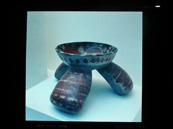 Garnek trójnożny, 800-1200 (ceramiczny) autorstwa Mayan