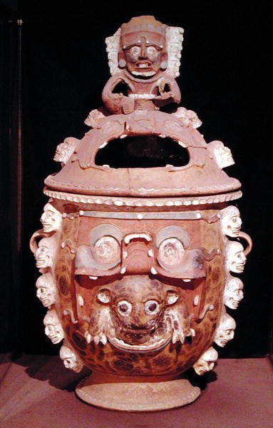 Urna z pokrywą, z Gwatemali, okres klasyczny, 600-950 (terakota) autorstwa Mayan