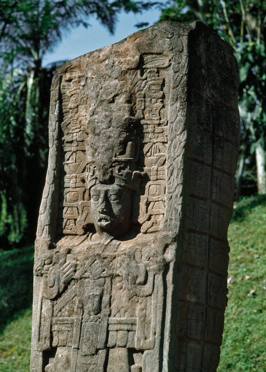 Fragment steli z Wielkiego Placu autorstwa Mayan