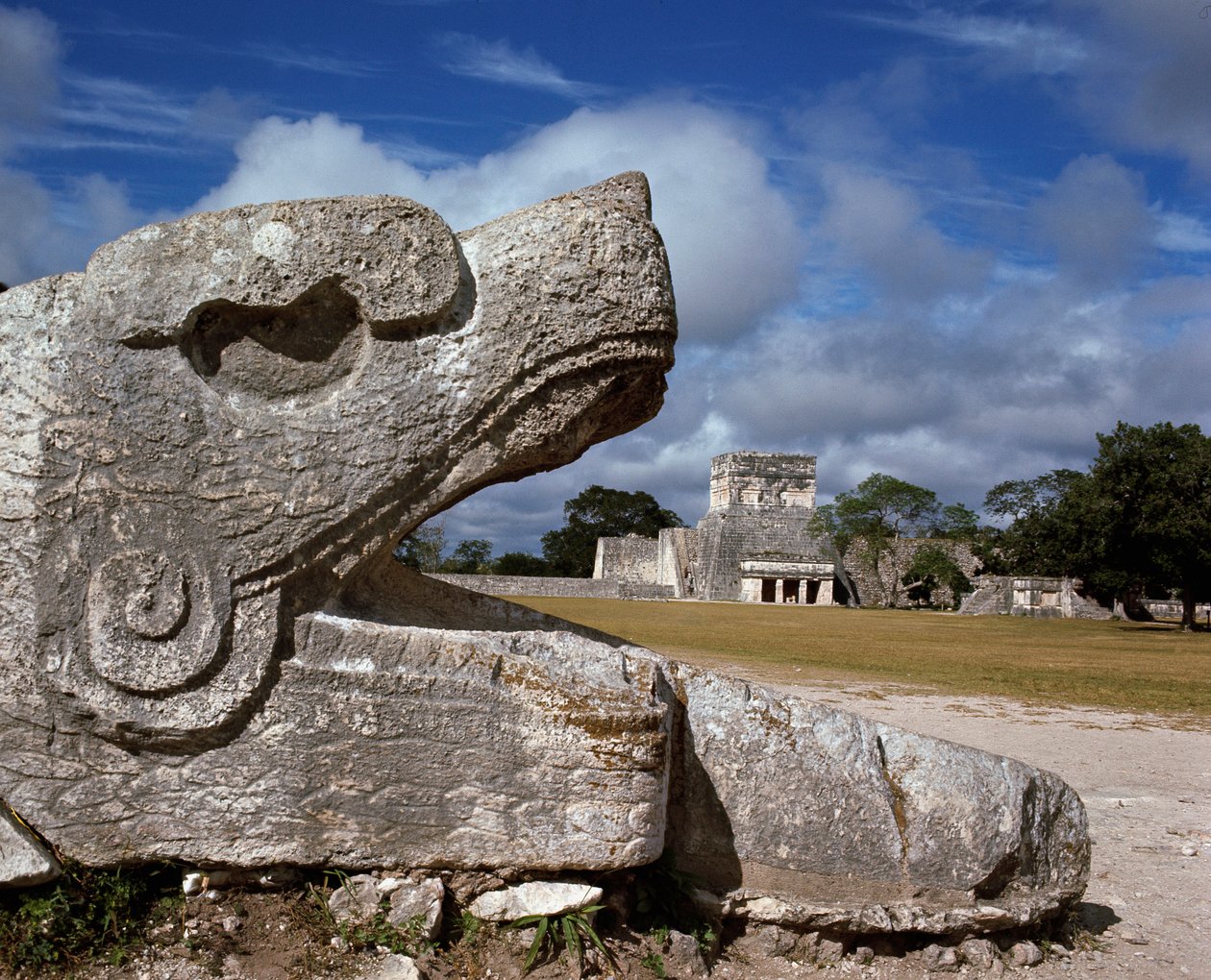 Rzeźba i świątynia jaguarów, 750-1200 autorstwa Mayan