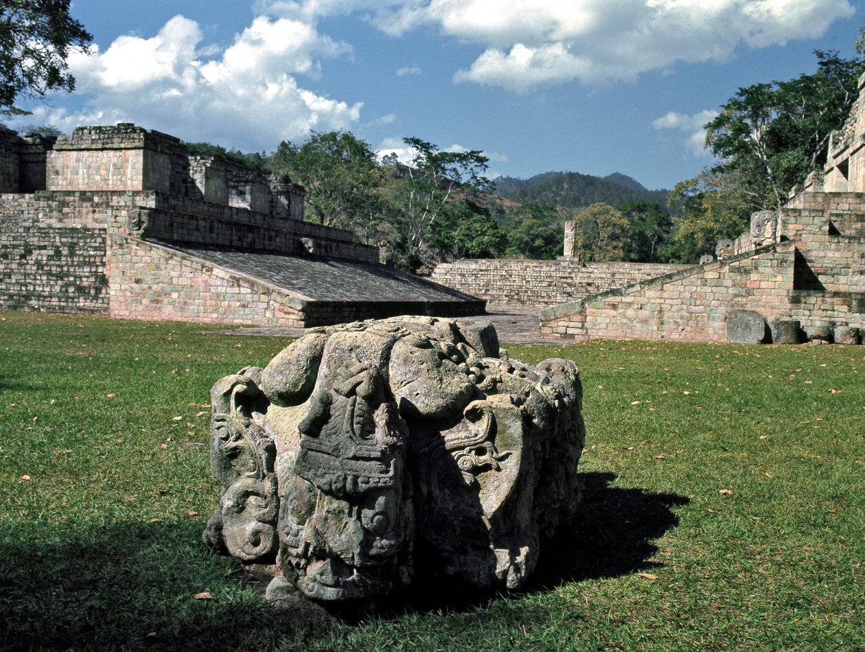Boisko i ołtarz M, 378 AD autorstwa Mayan