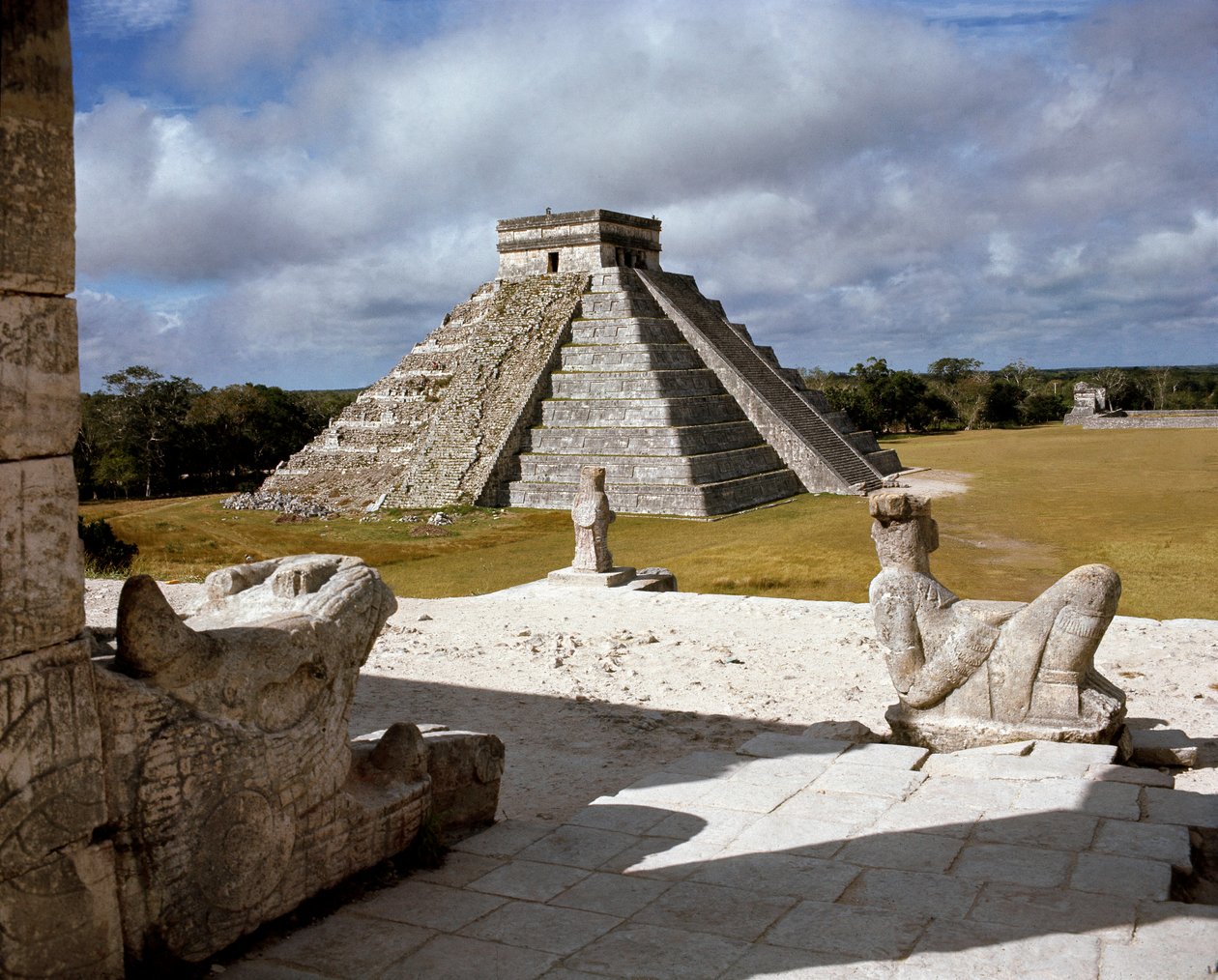 Castillo ze świątyni wojowników, 750-1200 autorstwa Mayan