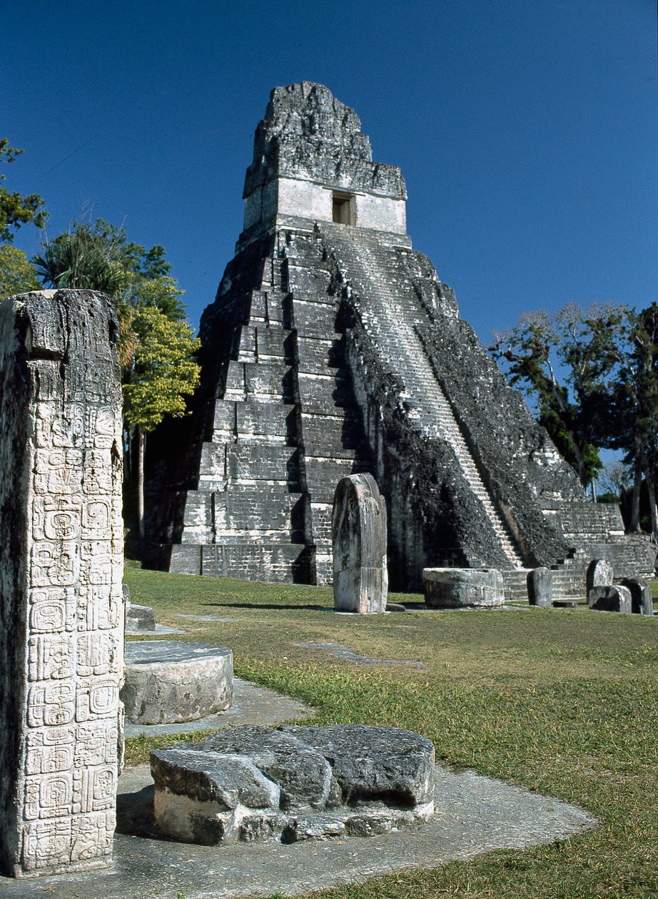 Świątynia Tikal I lub Świątynia Wielkiego Jaguara, VII-VIII wiek autorstwa Mayan