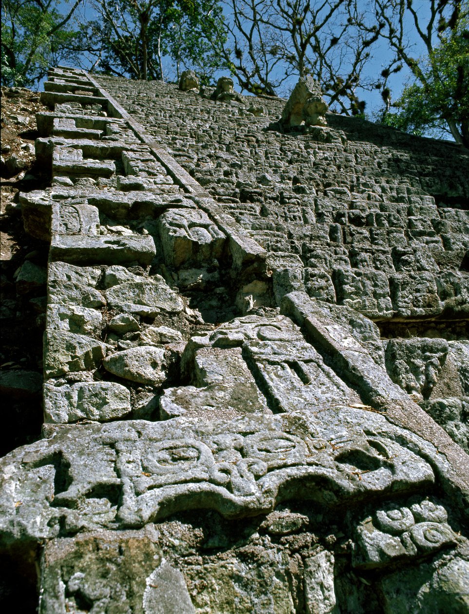 Widok na schody hieroglificzne, 743 rne autorstwa Mayan