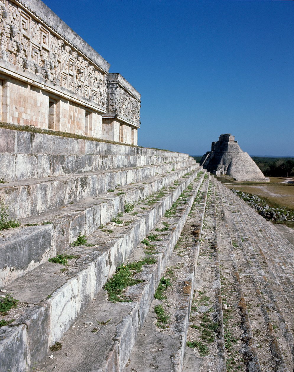 Pałac gubernatora i piramida maga, VI wiek autorstwa Mayan Mayan