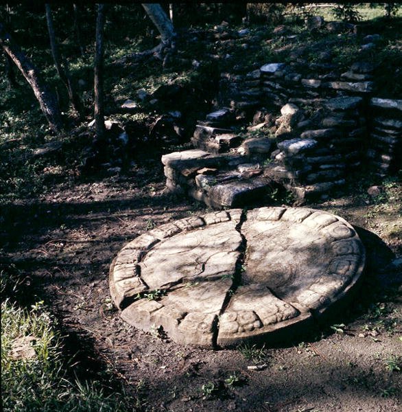 Marker na boisku balowym, późny okres klasyczny (600-900 ne) (kamień) autorstwa Mayan Mayan