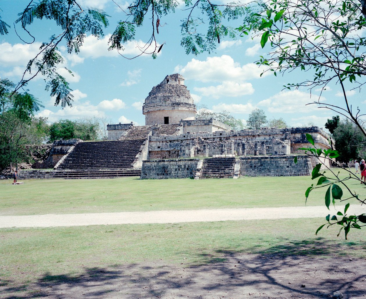 Cywilizacja przedkolumbijska: widok miejsca Chichen Itza w regionie Jukatan. Cywilizacja Majów, okres klasyczny i renesans Majów, 750-1200 AD. Meksyk autorstwa Mayan Mayan