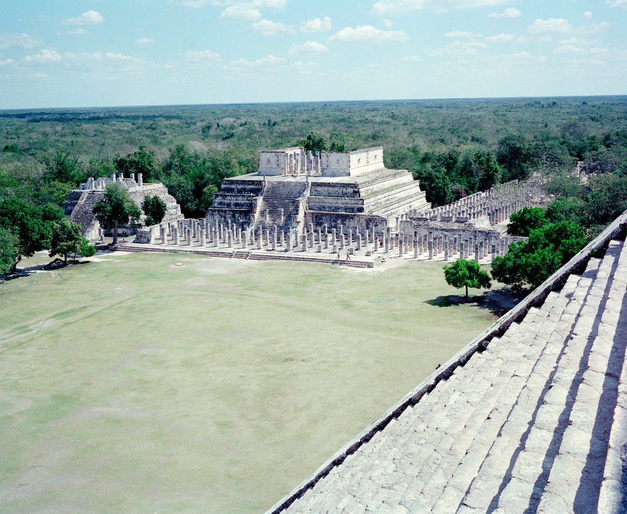 Cywilizacja przedkolumbijska: widok miejsca Chichen Itza w regionie Jukatan. Cywilizacja Majów, okres klasyczny i renesans Majów, 750-1200 AD. Meksyk autorstwa Mayan Mayan