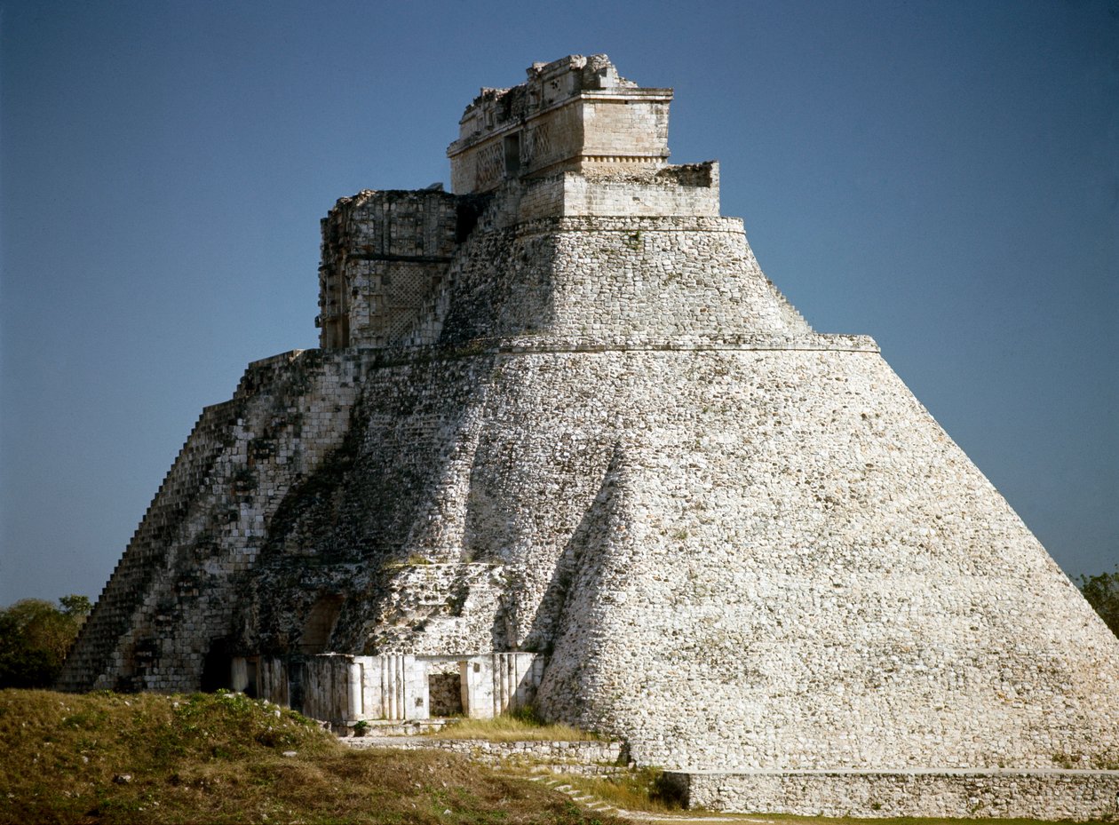 Piramida Maga, VI wiek autorstwa Mayan Mayan