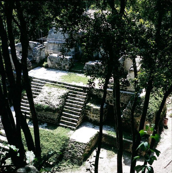 Świątynia N, późny okres klasyczny (600-900 ne) (zdjęcie) autorstwa Mayan Mayan