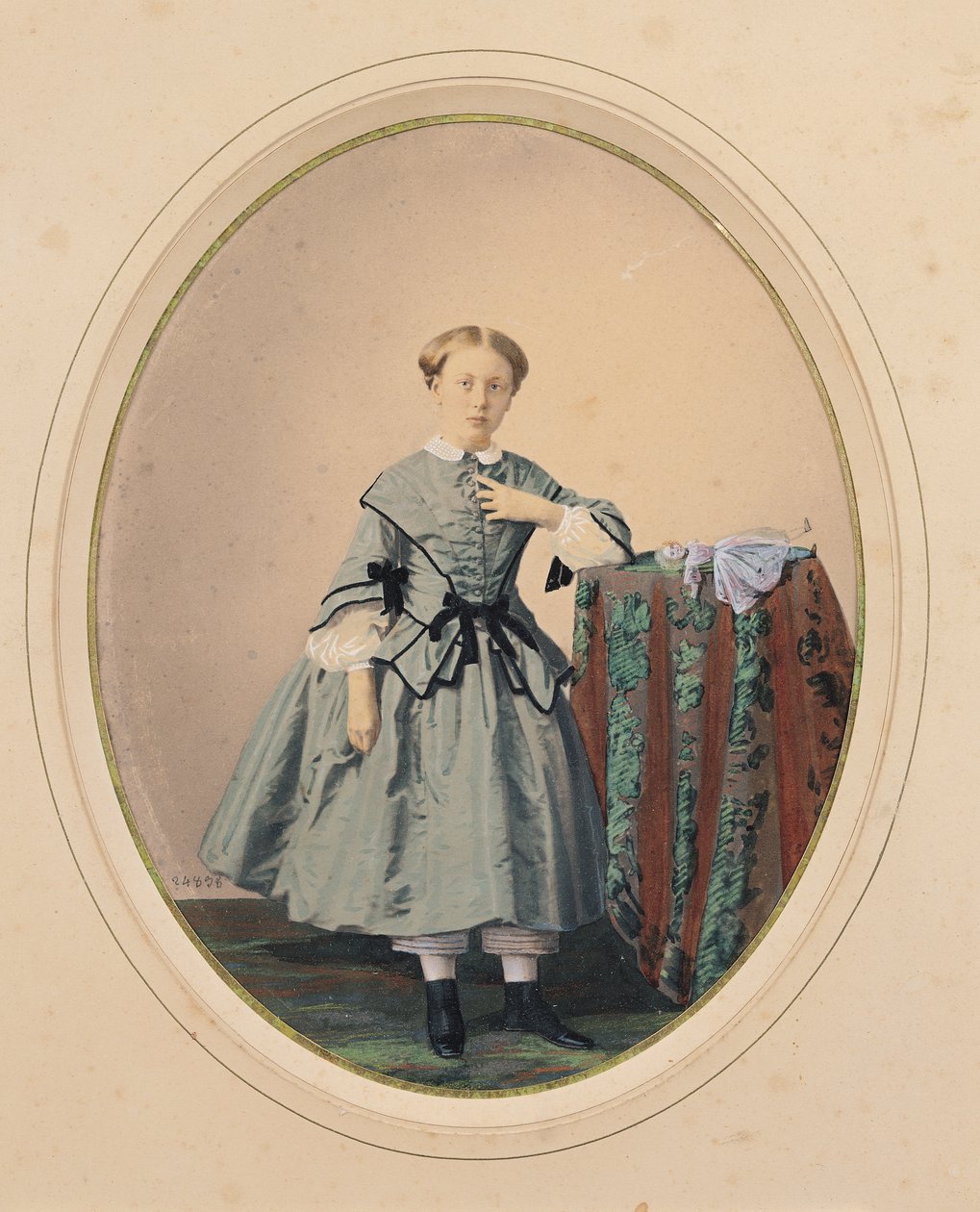 Portret Madeleine de Malaret, jednej z modelek Petites Filles hrabiny de Segur (kolorowe zdjęcie) autorstwa Mayer Freres