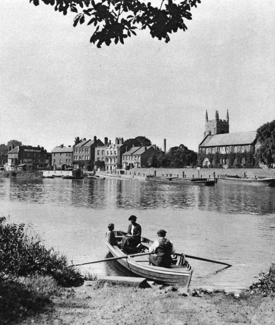 Prom przez Tamizę do zajazdu London Apprentice, Isleworth, Londyn, 1926-1927. autorstwa McLeish