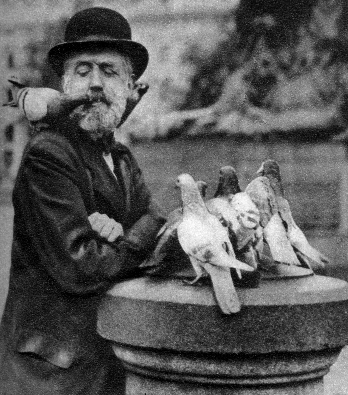 Gołębie św. Pawła z włóczęgą, Londyn, 1926-1927. autorstwa McLeish