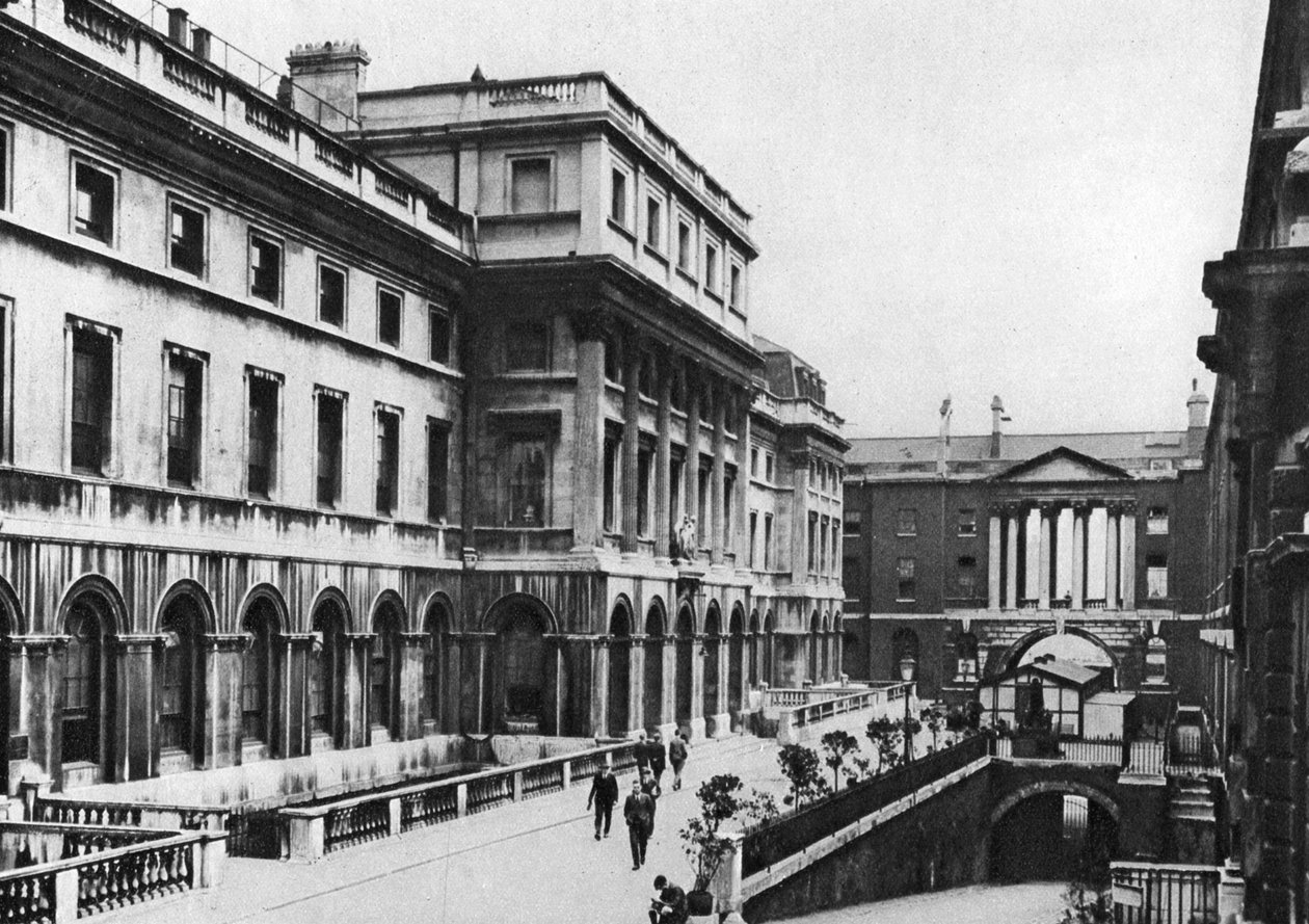 Wschodnie skrzydło Somerset House, Londyn, 1926-1927. autorstwa McLeish