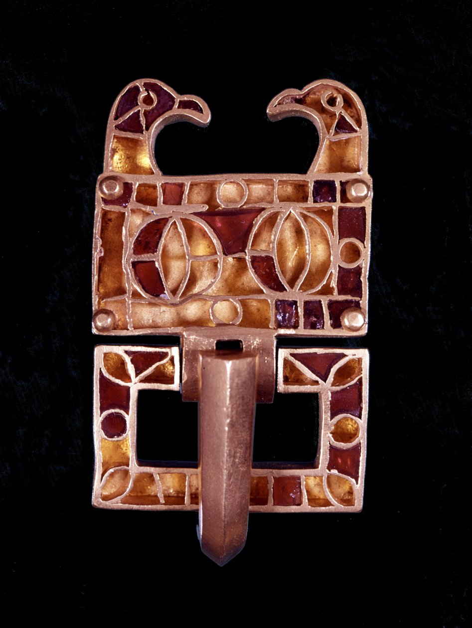 Klejnot ozdobiony głowami ptaków (Francja) z VI wieku.Musée de Saint-Germain en Laye autorstwa Merovingian Merovingian