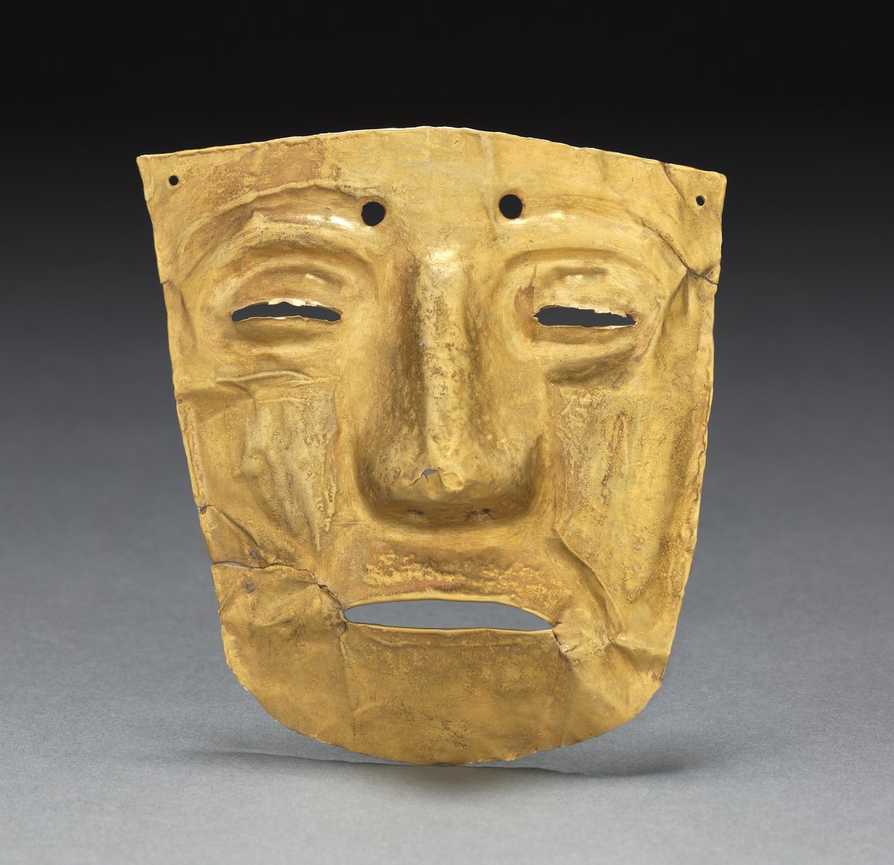 Ozdoba maski, ok. 700-1550 (młotkowane i cięte złoto) autorstwa Mesoamerican Mesoamerican