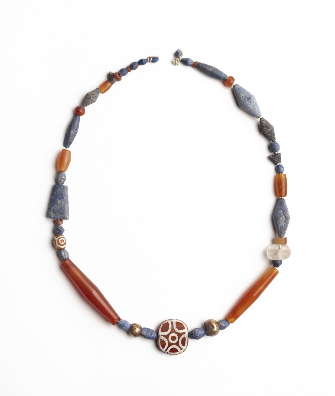 Naszyjnik z Kish, Irak, ok. 2500 p.n.e. (lapis lazuli, kornelian i kornelian trawiony) autorstwa Mesopotamian