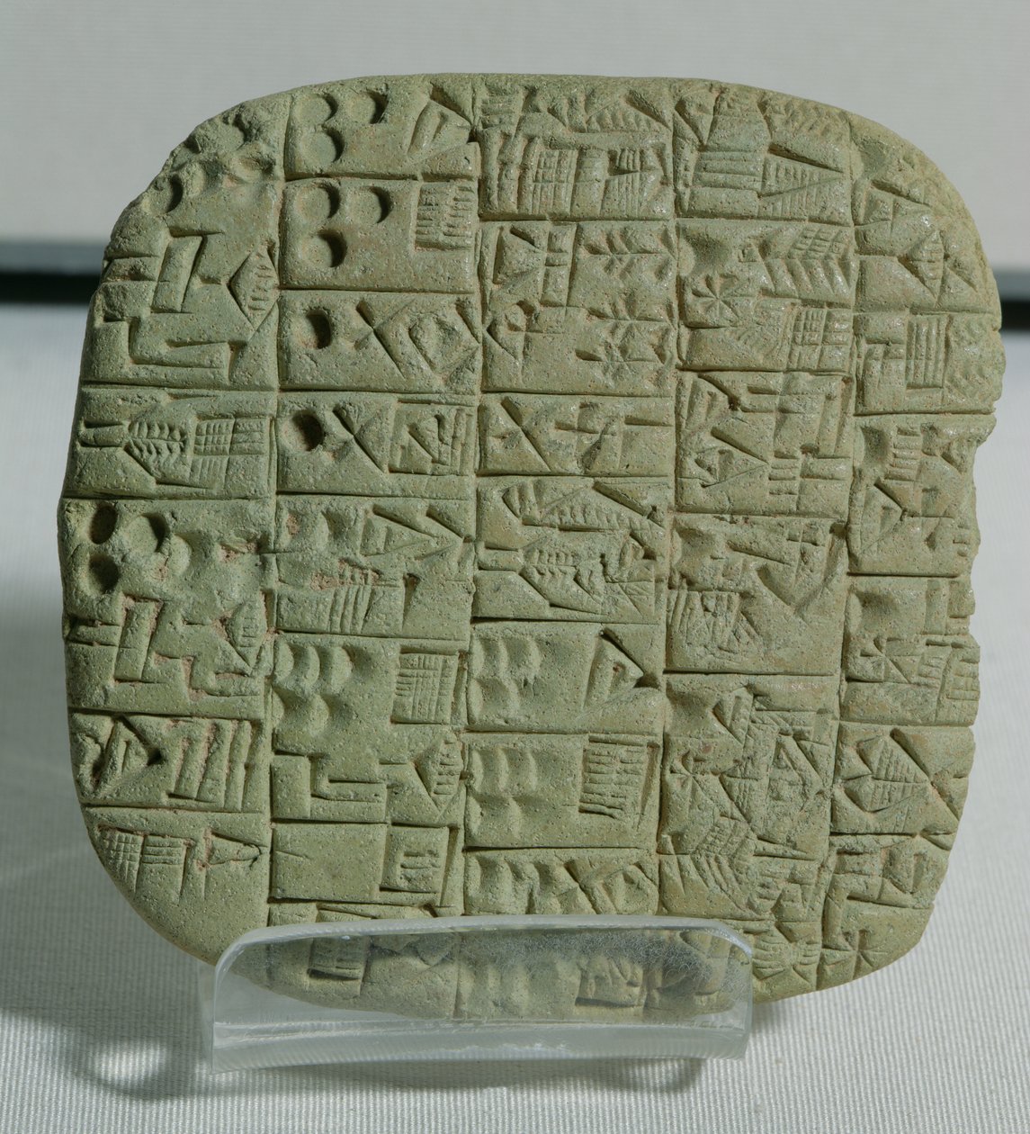 Tabliczka z pismem klinowym opisującym kontrakt na sprzedaż pola i domu, z Shuruppak, ok. 2600 pne autorstwa Mesopotamian