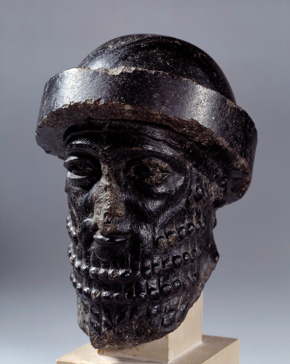 Mezopotamia: głowa wyrzeźbiona w diorycie zwanym Hammurabi. Z Suzy. Ciemny. 0,15x0,1m. Paryż, Luwr autorstwa Mesopotamian Mesopotamian