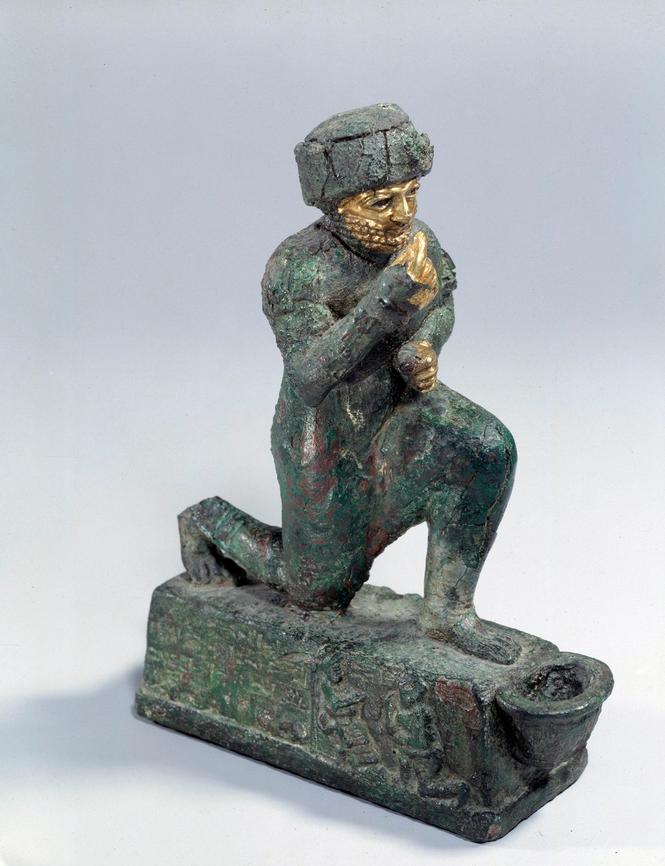 Mezopotamia: Statuetka ze srebra, brązu i złota klęczącego czciciela, ex-voto poświęcone bogu Amurru za życie Hammurabiego. 1800 pne. Ze strony Larsy. Paryż, Luwr autorstwa Mesopotamian Mesopotamian