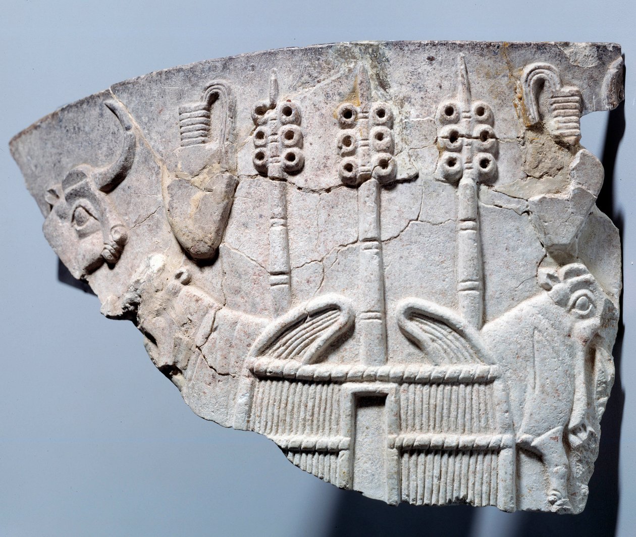 Mezopotamia: reliefowa scena stajni na fragmencie wazy wyrzeźbionej w stylu Uruk. Region Sumer. 3300 pne. Paryż, Luwr autorstwa Mesopotamian School