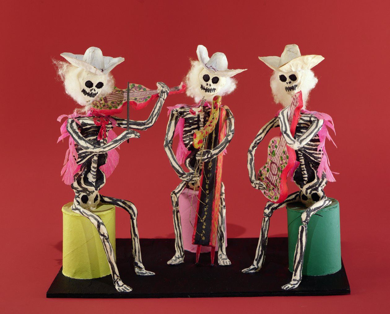 Dzień Zmarłych: Mariachi, z Oaxaca (papier mache) autorstwa Mexican School