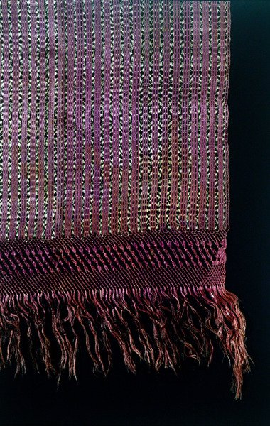 Fragment rebozo, koniec XIX wieku (jedwab, bawełna, naturalne barwniki i złota nić) autorstwa Mexican School