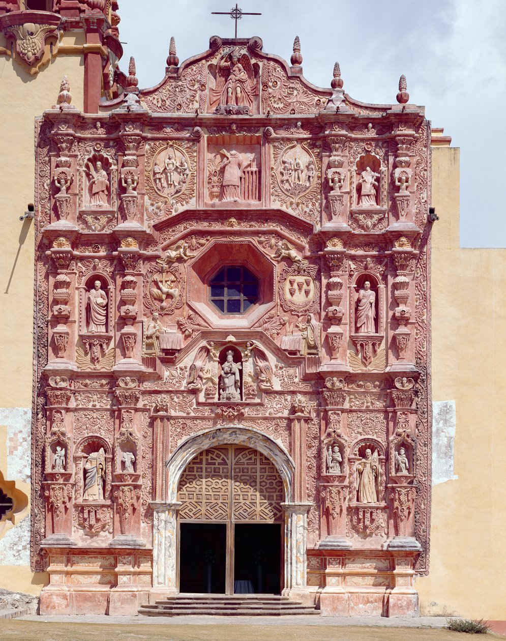 Fasada franciszkańskiego kościoła misyjnego Santa Maria del Agua de Landa, 1760-78 autorstwa Mexican School