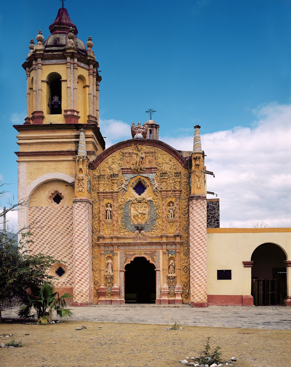 Fasada franciszkańskiego kościoła misyjnego św. Michała Archanioła w Conca, 1754-58 autorstwa Mexican School