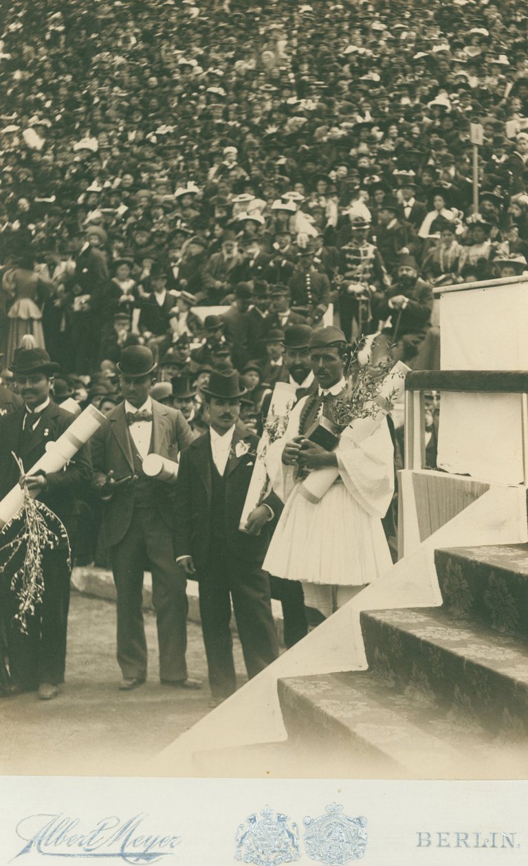 Igrzyska Olimpijskie, 1896; Spyros Louis fotografowany wraz z innymi zwycięzcami olimpij... autorstwa Meyer Albert