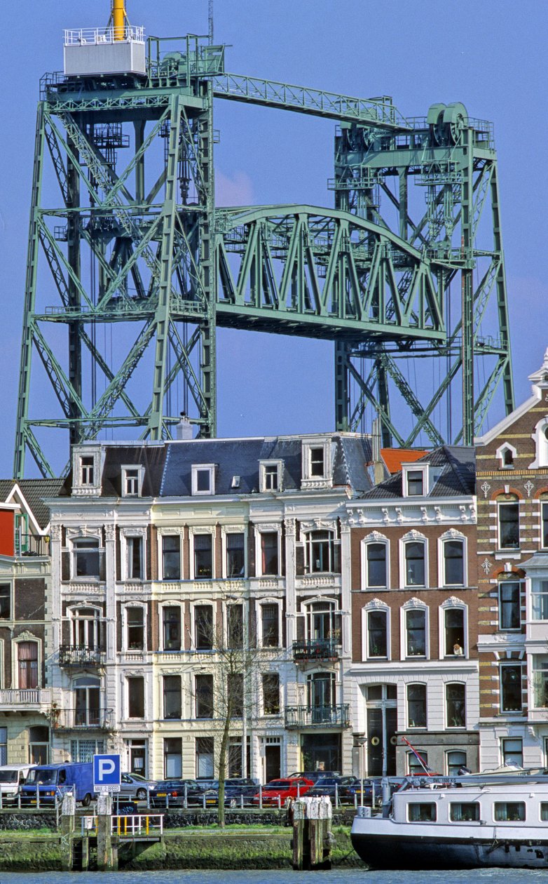 Port w Rotterdamie (Holandia) jest pierwszym europejskim portem i znajduje się u ujścia Mozy i Renu. autorstwa Michel Denance