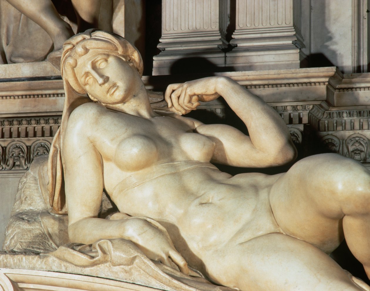 Grób Lorenzo de Medici, fragment marmuru Dawn autorstwa Michelangelo Buonarroti