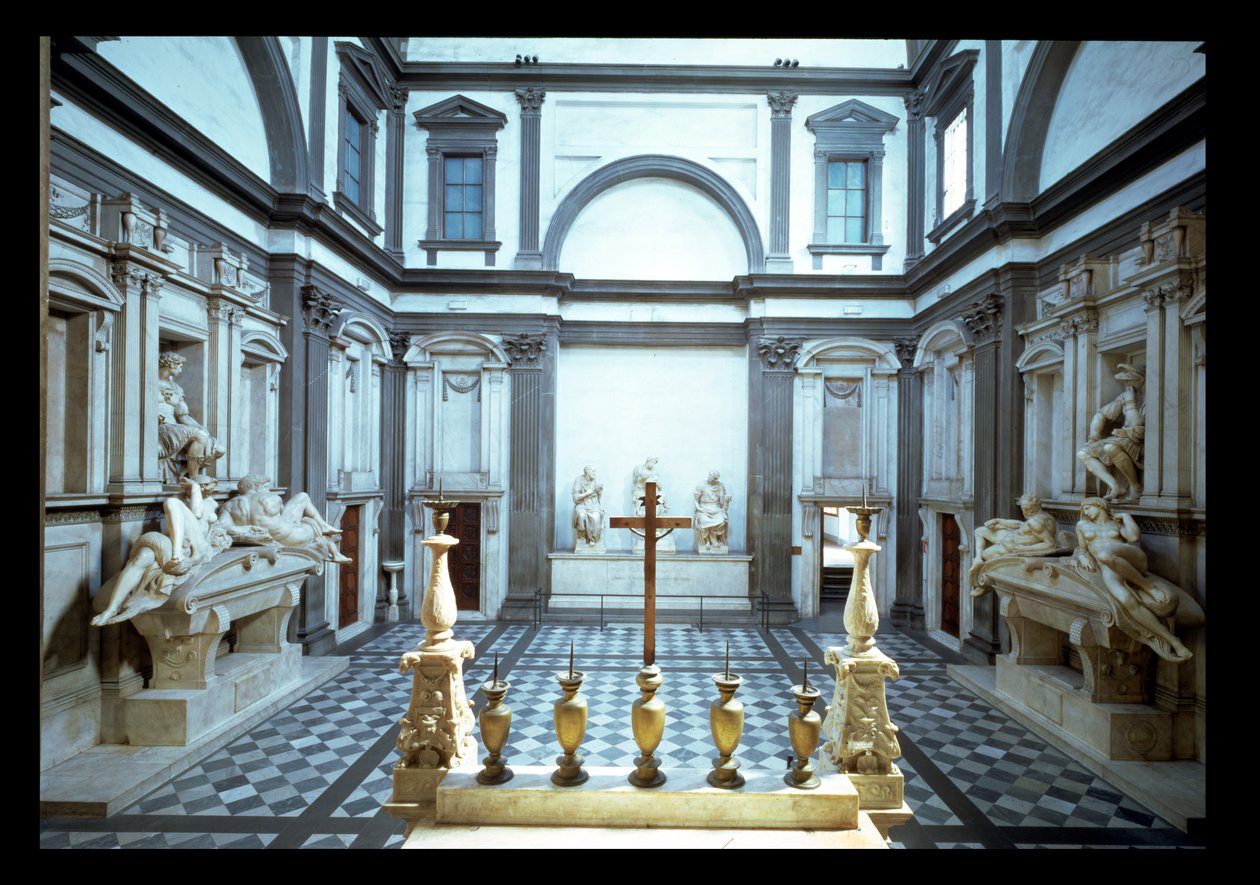 Widok wnętrza zaprojektowanego przez Michała Anioła Buonarrotiego (1475-1564) ukazujące grobowce Medyceuszy Wawrzyńca, księcia Urbino (1492-1519) (l) i Giuliana, księcia Nemours (1479-1516) (p), 1520-24 oraz 1530 autorstwa Michelangelo Buonarroti