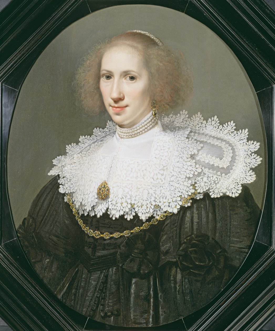 Portret damy z koronkowym kołnierzykiem i perłami autorstwa Michiel Jansz van Miereveld