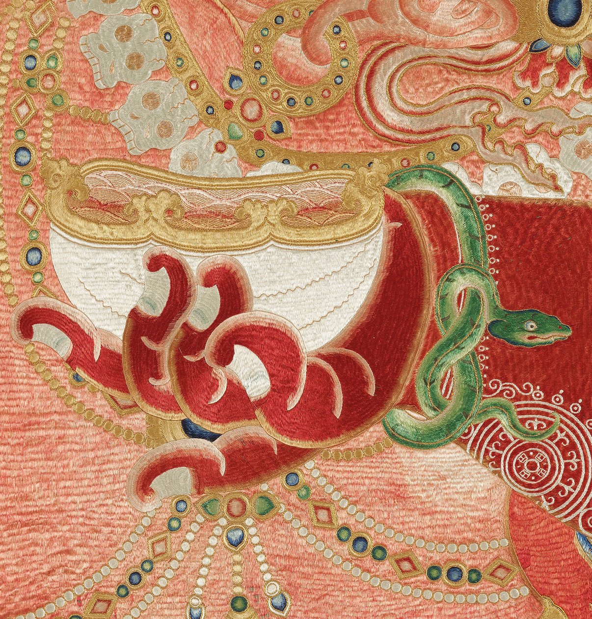 Detal haftowanej jedwabnej tangki w stylu cesarskim autorstwa Ming Dynasty Chinese School